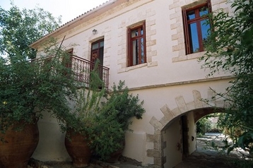 Grecia Chata Nea Kydonia, Exteriorul